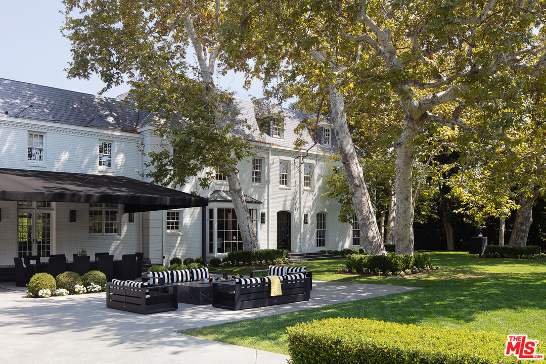 301 Copa De Oro Road Los Angeles, CA 90077 - Photo 28 of 33 front view of a house with a patio
