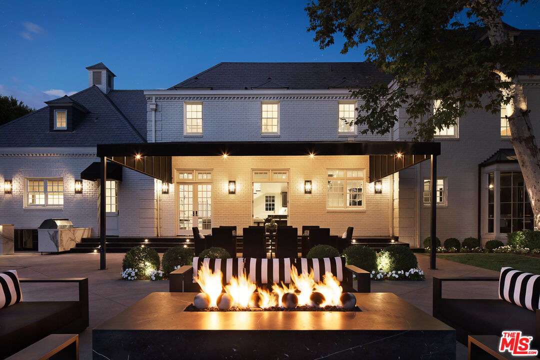 301 Copa De Oro Road Los Angeles, CA 90077 - Photo 32 of 33 a view of a patio with dining table and chairs