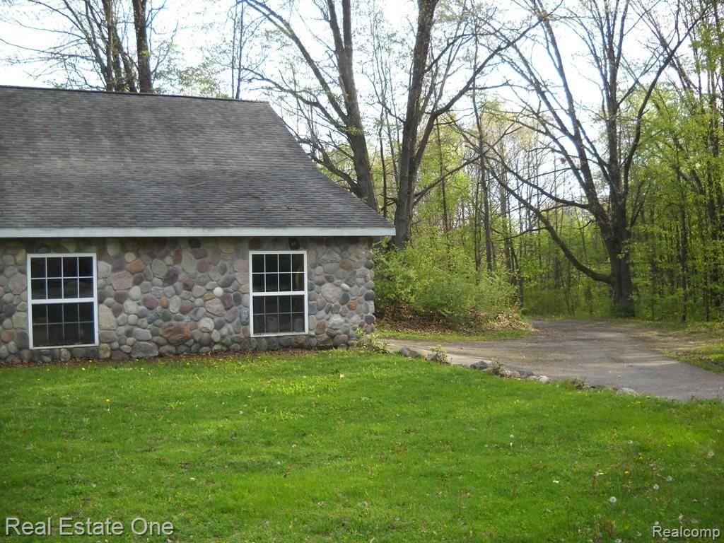 8550 Crofoot Road Fowlerville, MI 48836 - Photo 11 of 14 outbuilding.JPG