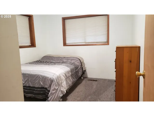 $750,000 | 21145 Southeast Tillstrom Road, Damascus, OR 97089