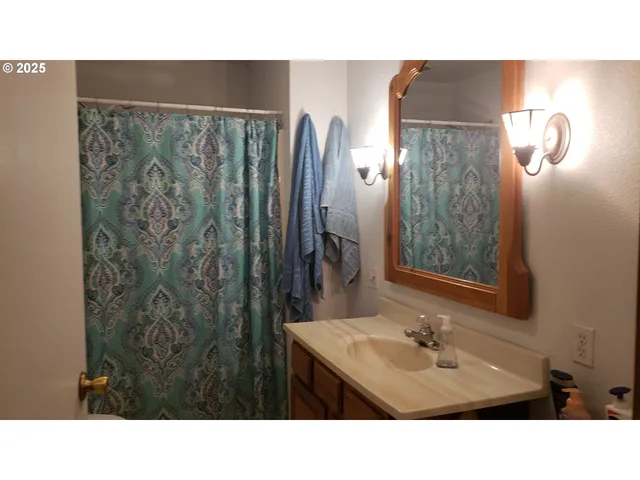 $750,000 | 21145 Southeast Tillstrom Road, Damascus, OR 97089