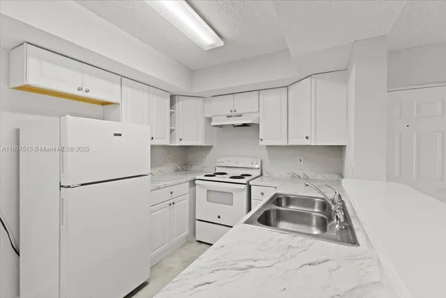 $2,050 | 5520 Northwest 61st Street, Unit 213, Coconut Creek, FL 33073