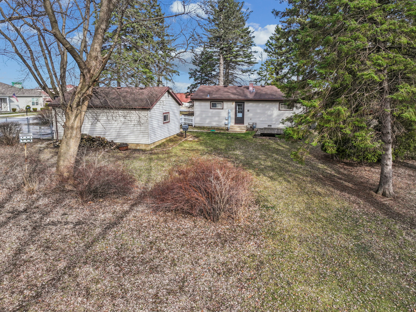 1484 North Hicks Road Palatine, IL 60067 - Photo 18 of 25 Gallery Image 18