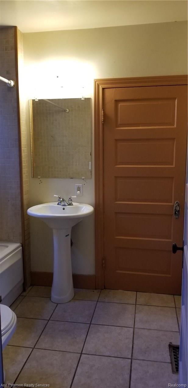 427 Pine Street Rochester, MI 48307 - Photo 20 of 27 20180524_192854.jpg