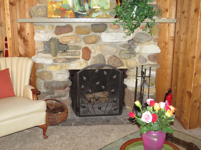 617 Spring Road Ingleside, IL 60041 - Photo 10 of 25 a flower pot with wooden cabinets