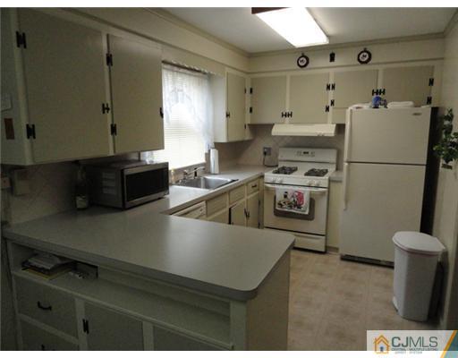 416 Calvert Road North Brunswick, NJ 08902 - Photo 6 of 14 Gallery Image 6