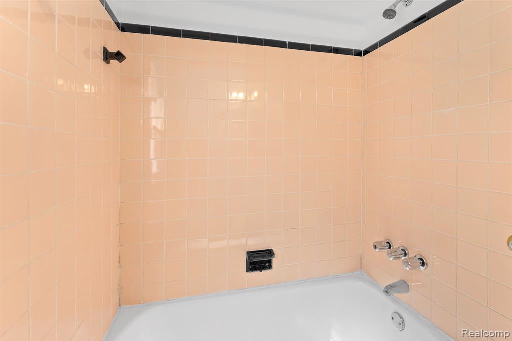 14056 Ashton Road Detroit, MI 48223 - Photo 18 of 33