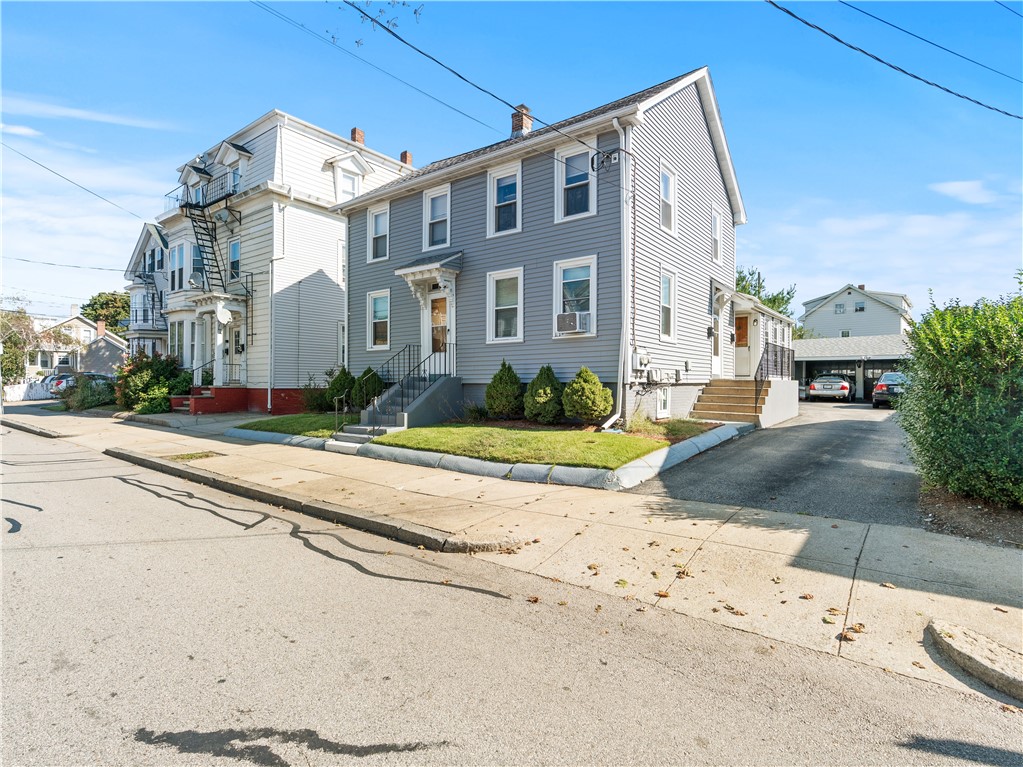 154 Summit Street Pawtucket, RI 02860 - Photo 2 of 25 Gallery Image 2