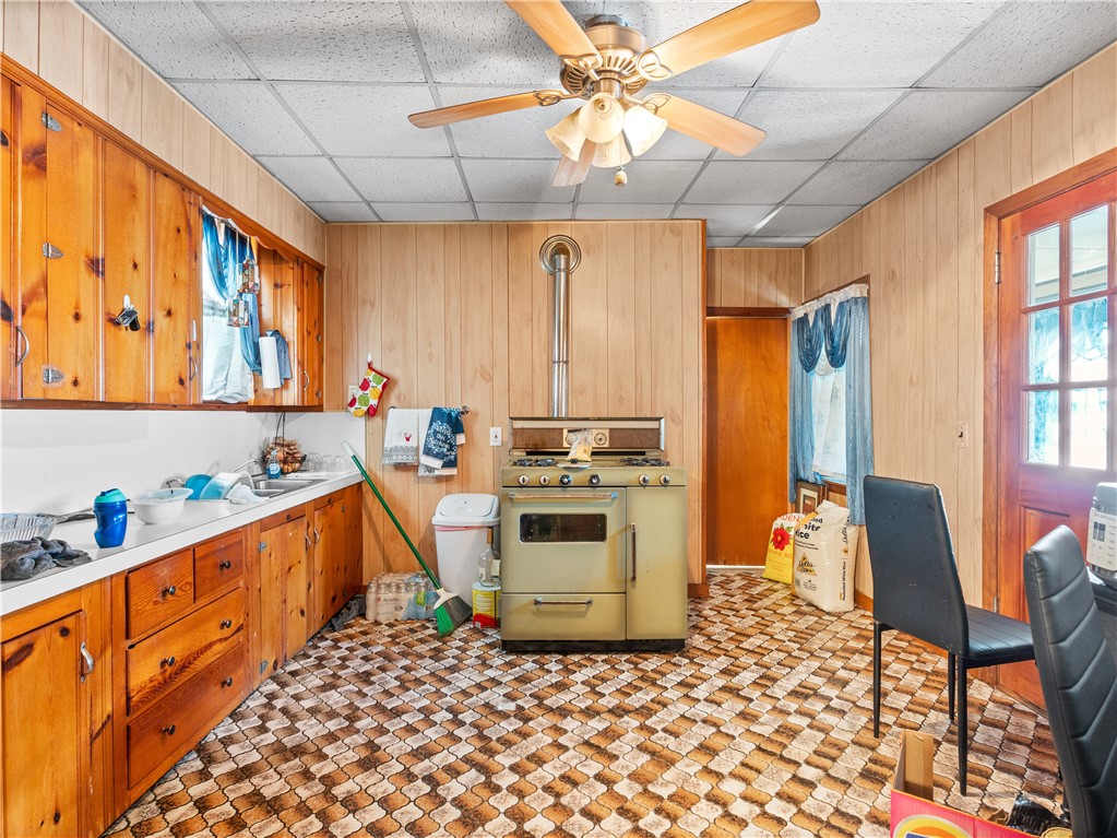 154 Summit Street Pawtucket, RI 02860 - Photo 6 of 25 Gallery Image 6