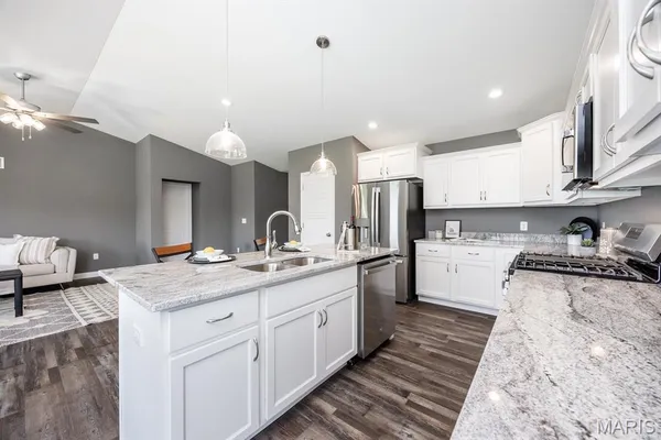 $378,100 | 405 Acorn Way, Lebanon, IL 62254