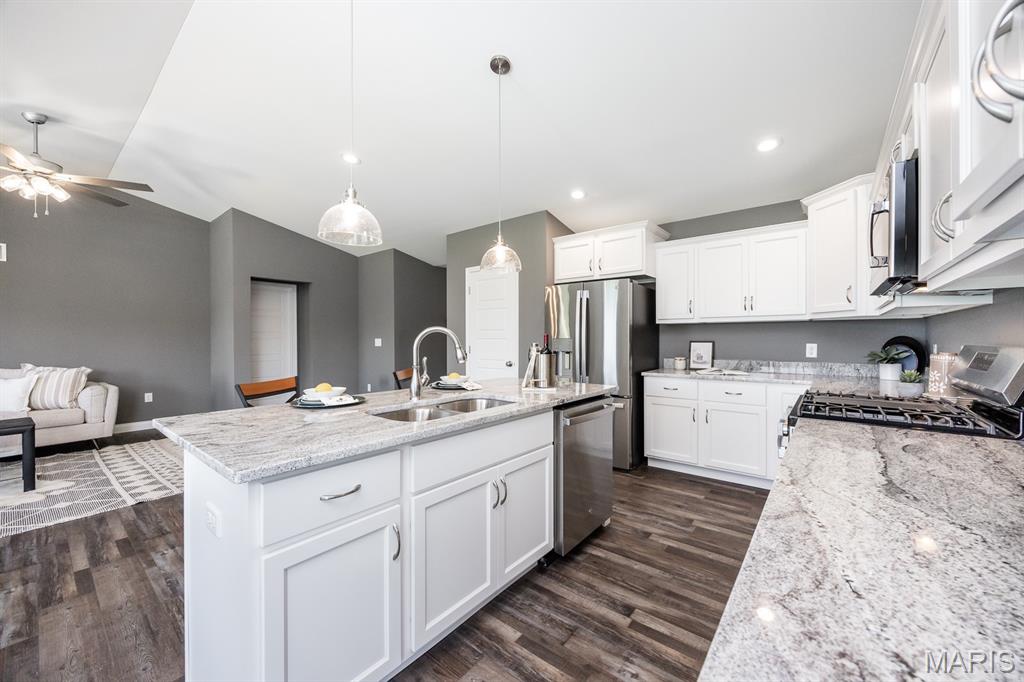 405 Acorn Way Lebanon, IL 62254 - Photo 11 of 25