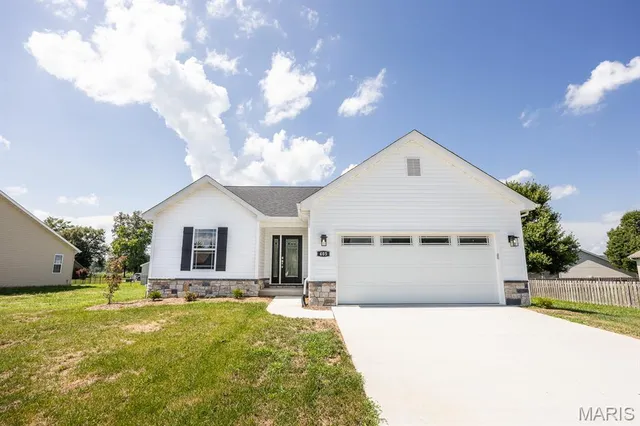 $379,900 | 405 Acorn Way, Lebanon, IL 62254