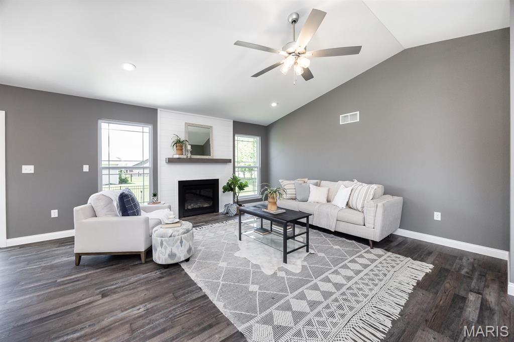 405 Acorn Way Lebanon, IL 62254 - Photo 8 of 25