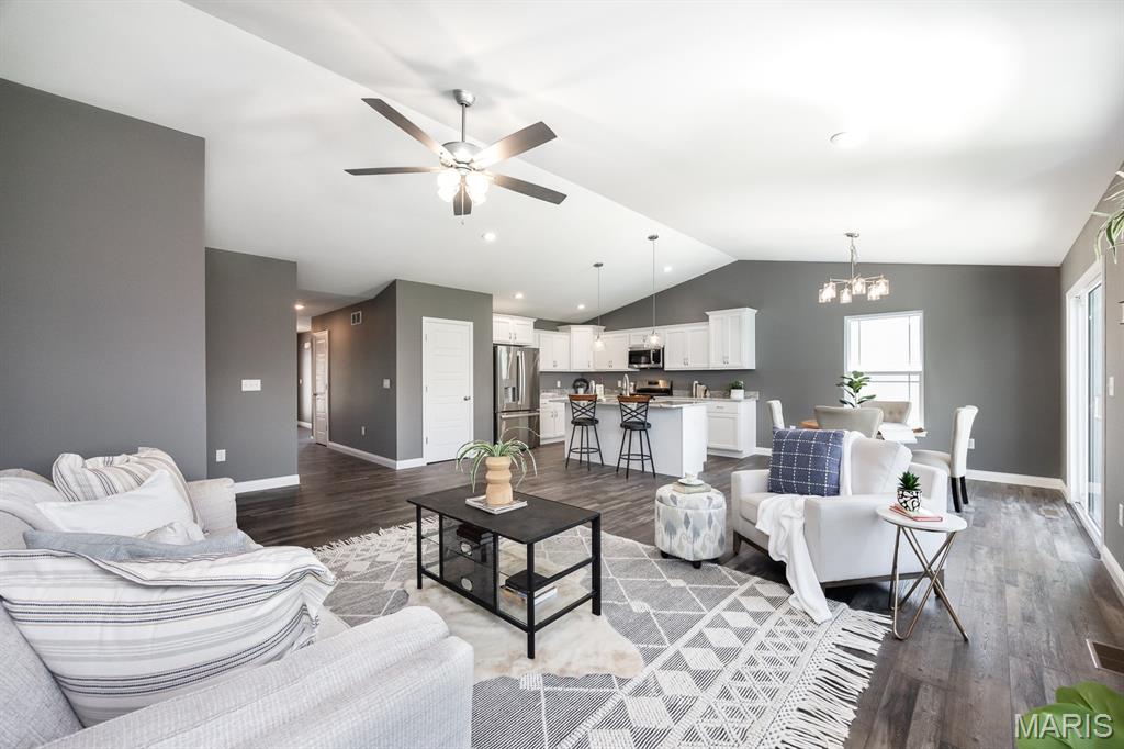 405 Acorn Way Lebanon, IL 62254 - Photo 9 of 25