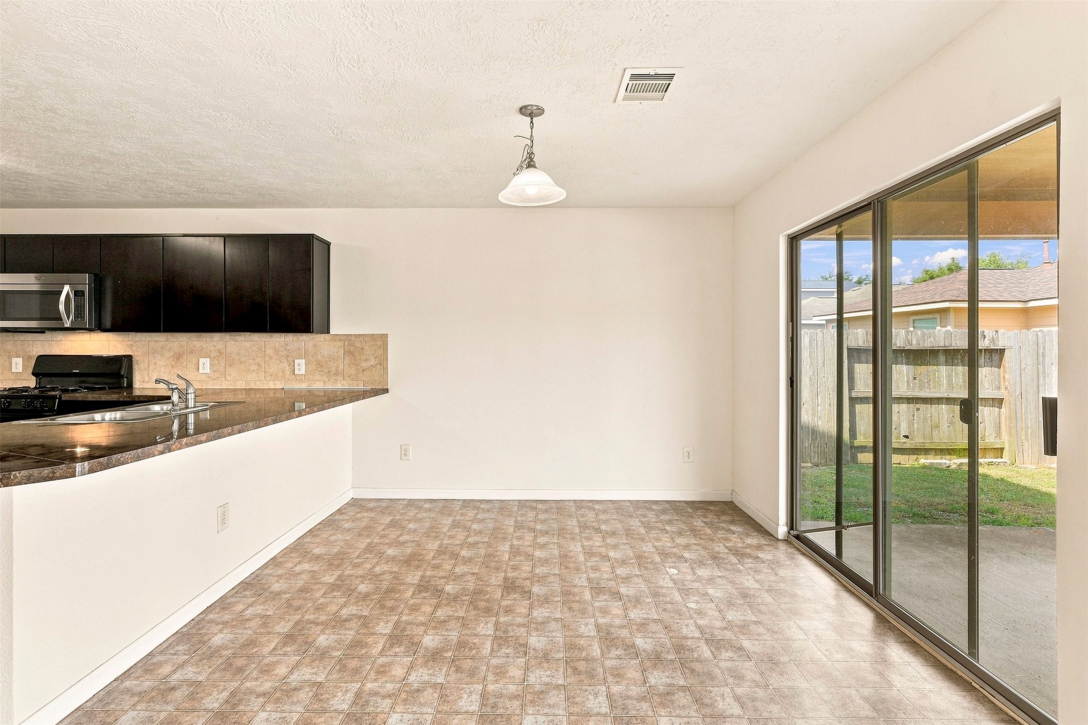 1014 Hummingbird Point Lane Houston, TX 77090 - Photo 8 of 28 Gallery Image 8