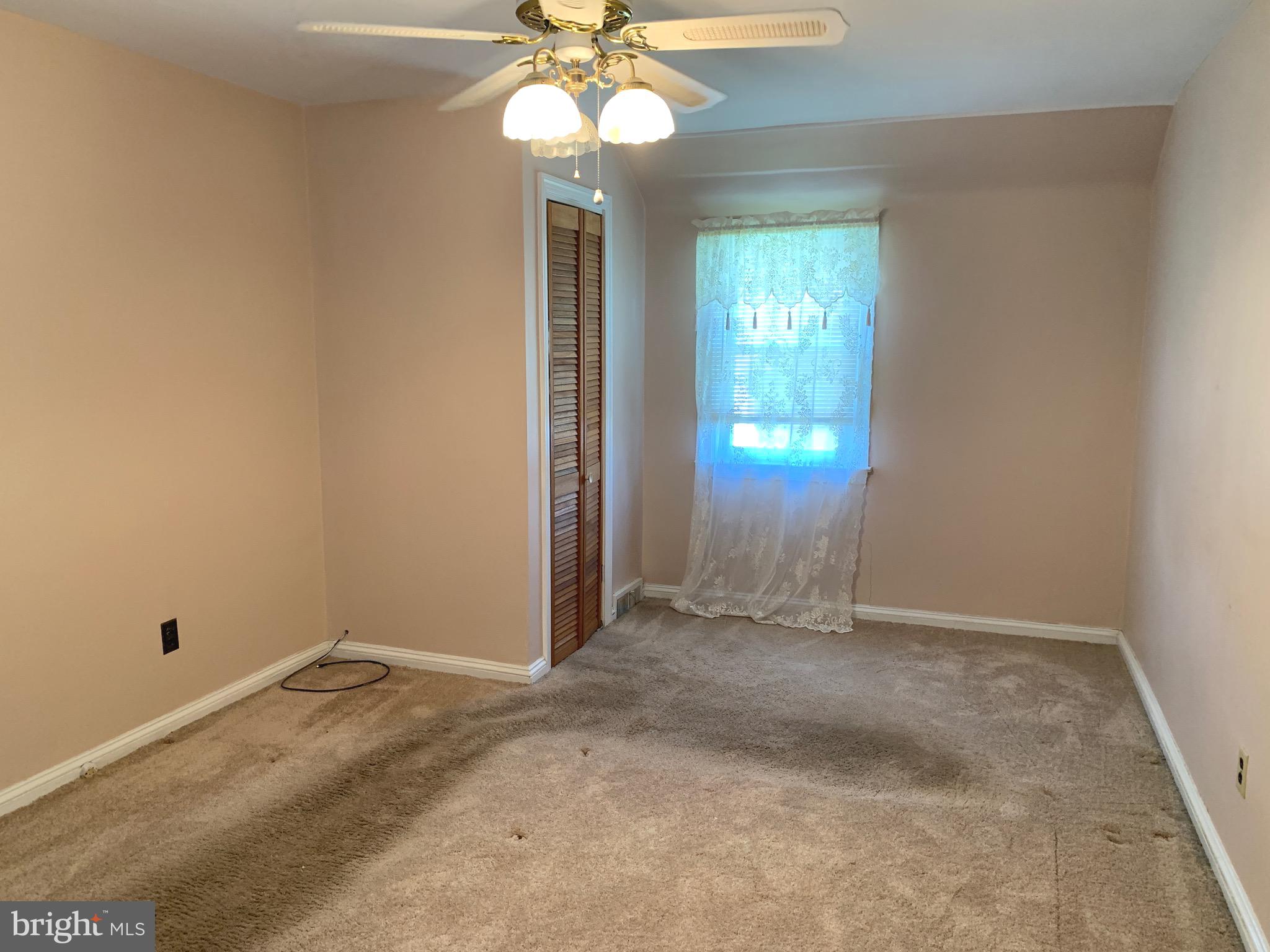 640 Laurel Road Springfield, PA 19064 - Photo 13 of 30 an empty room with windows and chandelier fan