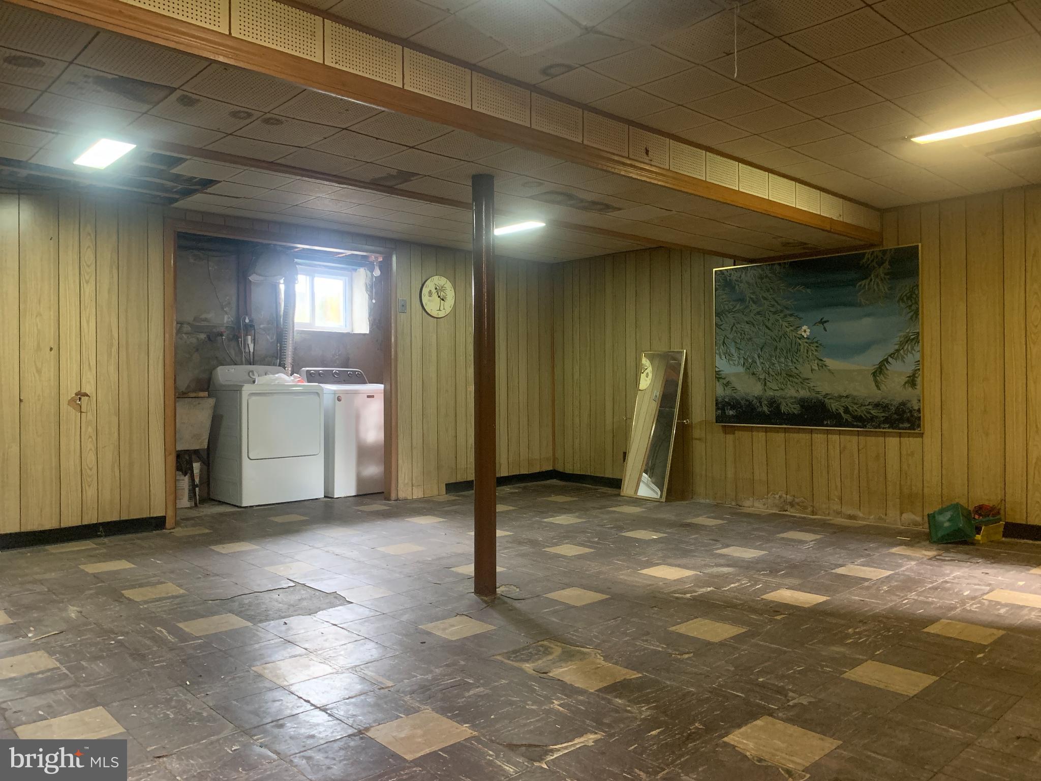 640 Laurel Road Springfield, PA 19064 - Photo 19 of 30 a view of a livingroom with furniture and window