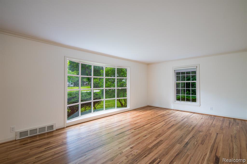 1024 Rock Spring Road Bloomfield Hills, MI 48304 - Photo 10 of 47