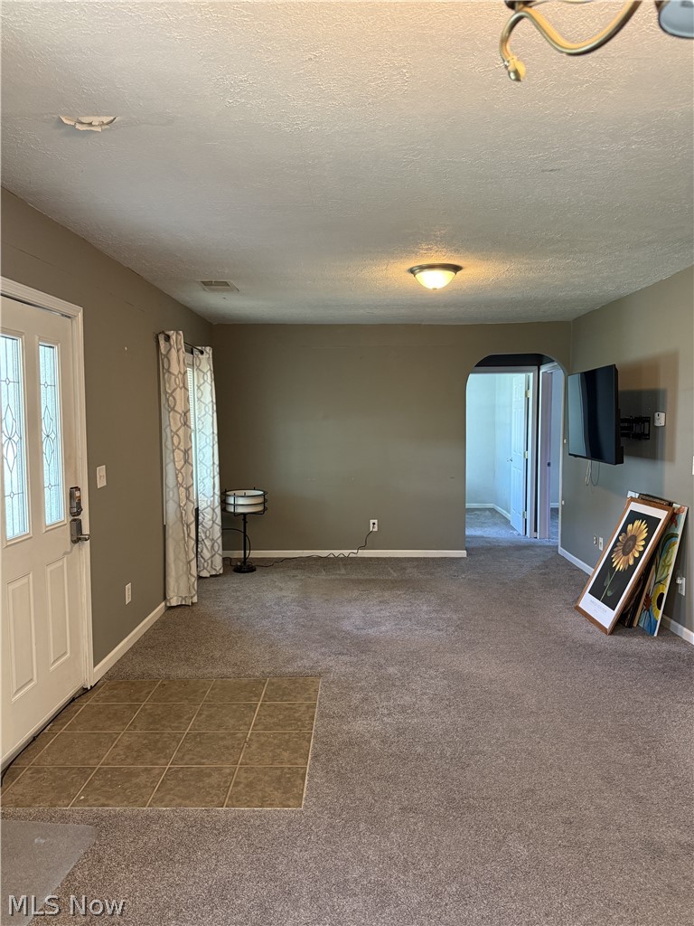 880 East Caston Road Uniontown, OH 44685 - Photo 3 of 34