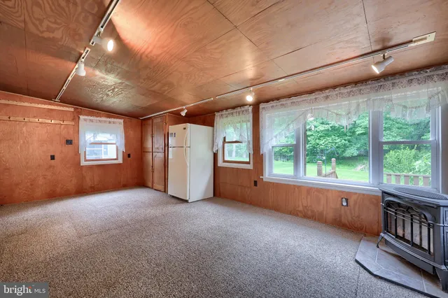 a view of empty room with windows