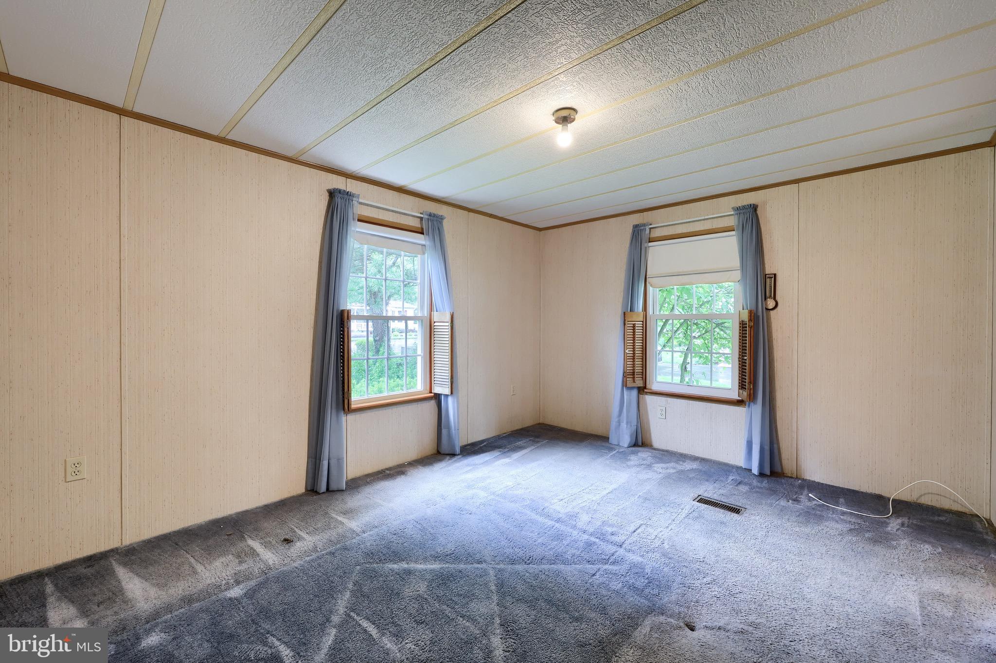 109 Maple Avenue Manheim, PA 17545 - Photo 23 of 39 an empty room with windows