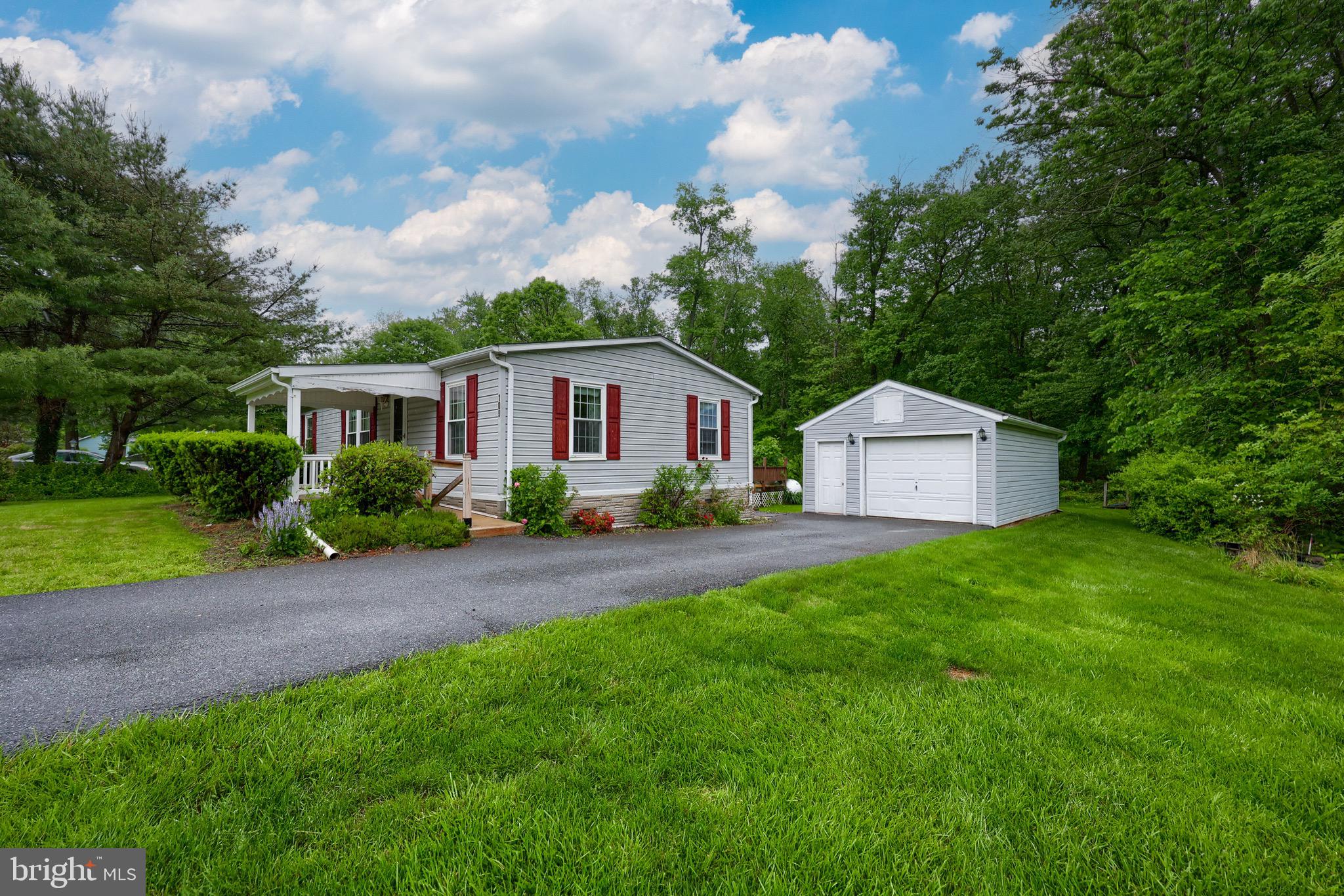 109 Maple Avenue Manheim, PA 17545 - Photo 3 of 39 a front view of house with yard and green space