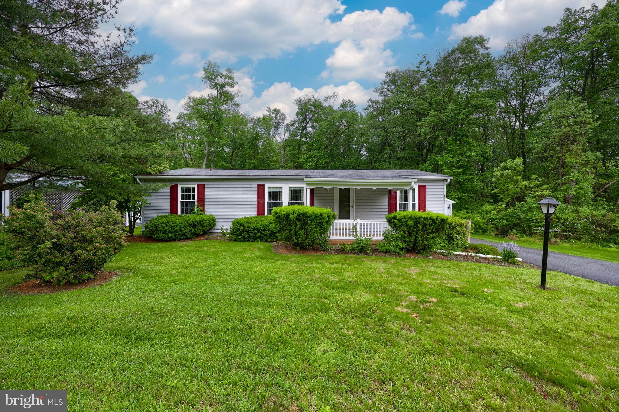 109 Maple Avenue Manheim, PA 17545 - Photo 5 of 39 a house view with a garden space