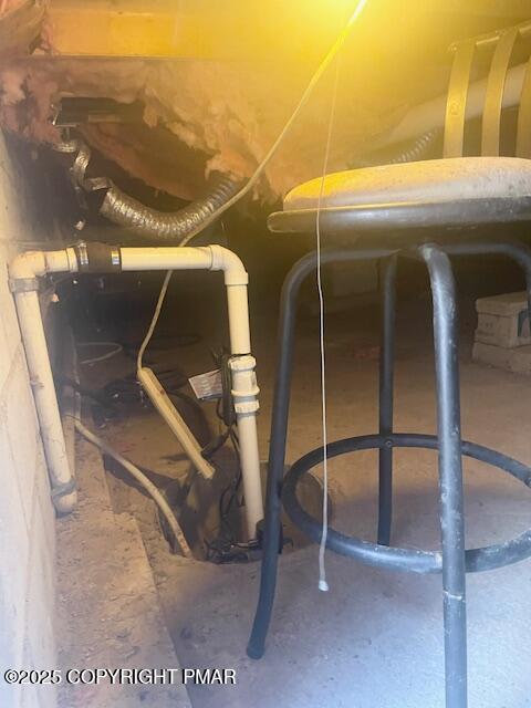 139 Mountain Top Circle Bushkill, PA 18324 - Photo 20 of 21 a view of entryway