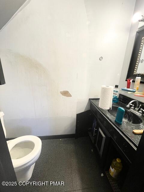 139 Mountain Top Circle Bushkill, PA 18324 - Photo 10 of 21 a bathroom with a toilet