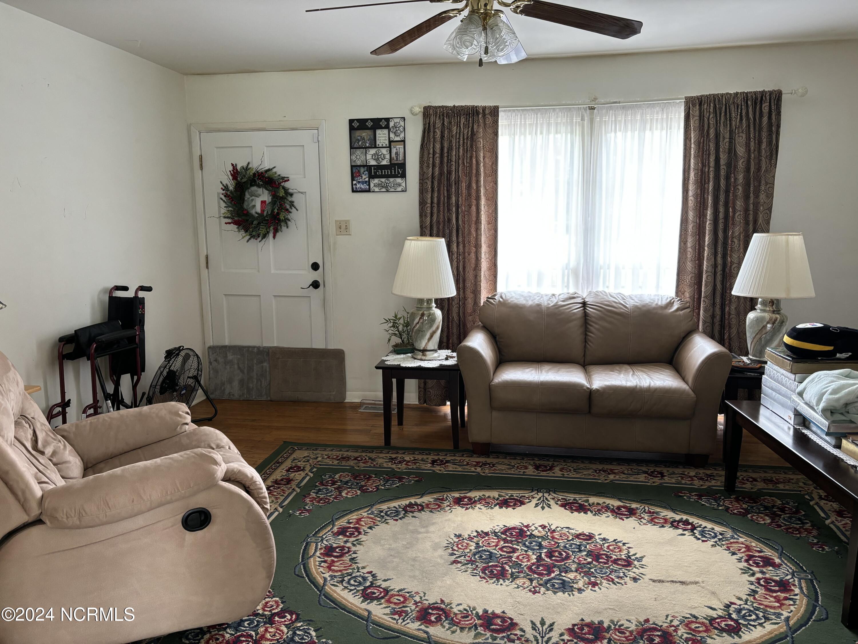 8 Jasper Road Midway Park, NC 28544 - Photo 4 of 5 Living Room
