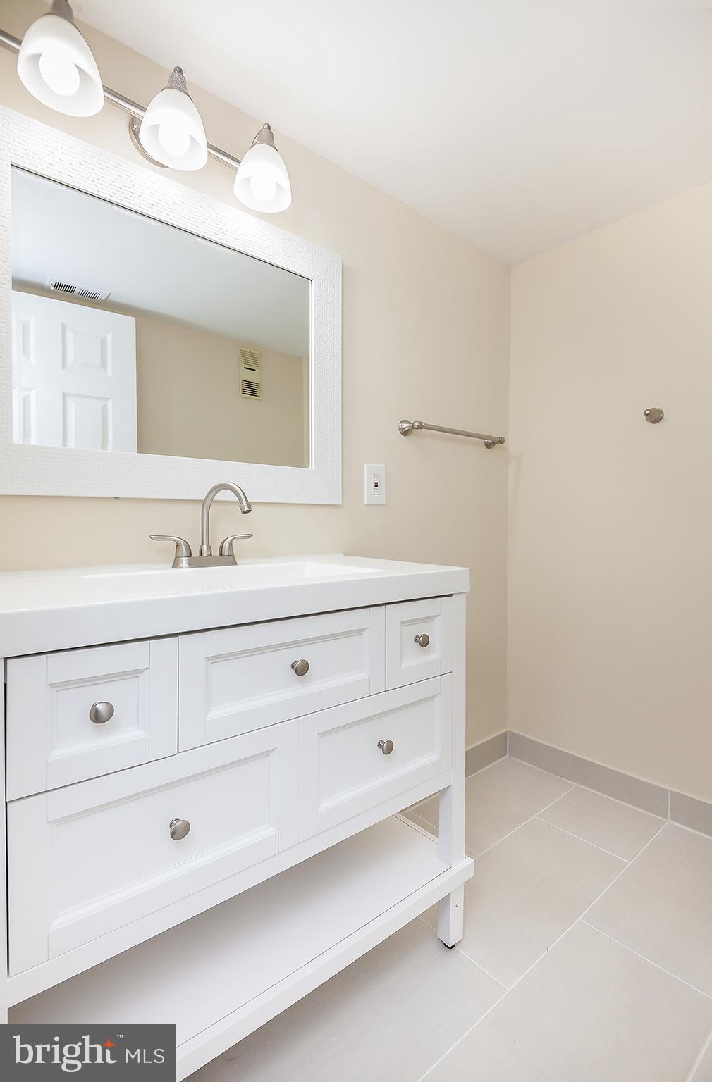 2047 Approach Lane Reston, VA 20191 - Photo 27 of 28 Bath