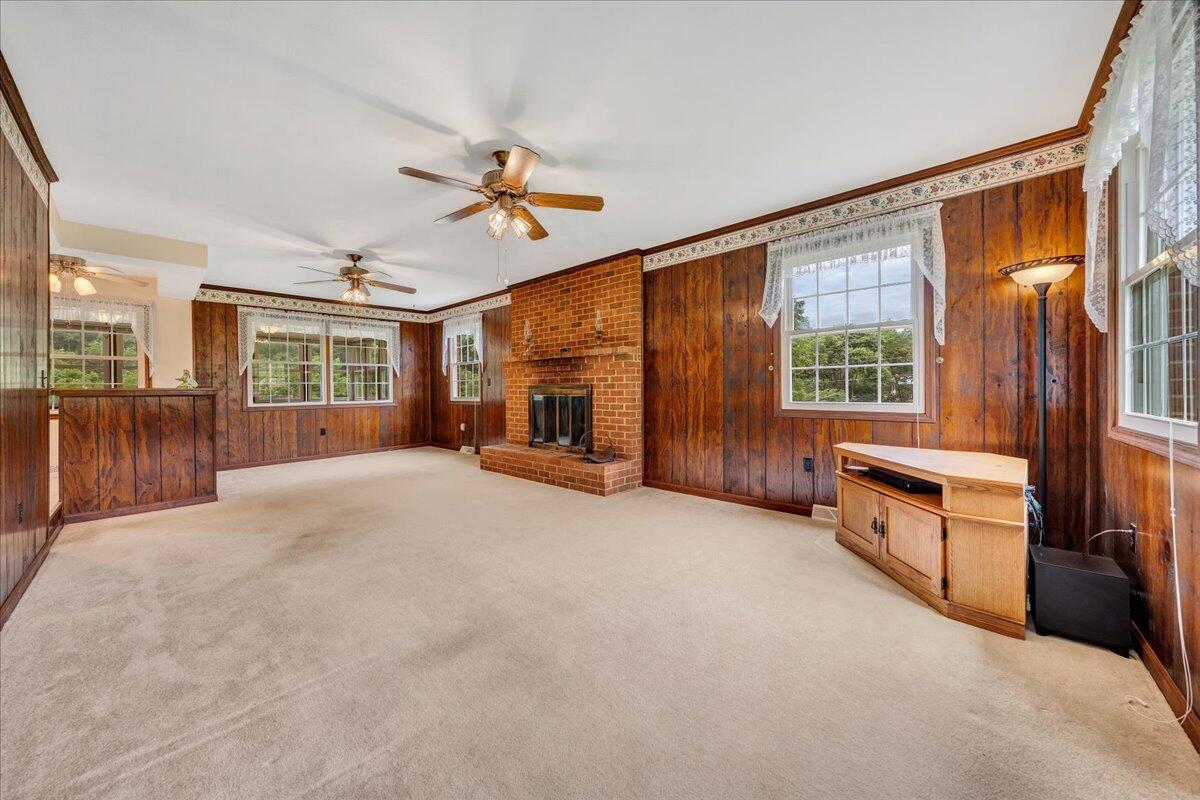 1066 Coopers Cove Road Hardy, VA 24101 - Photo 12 of 33 Oversized Den