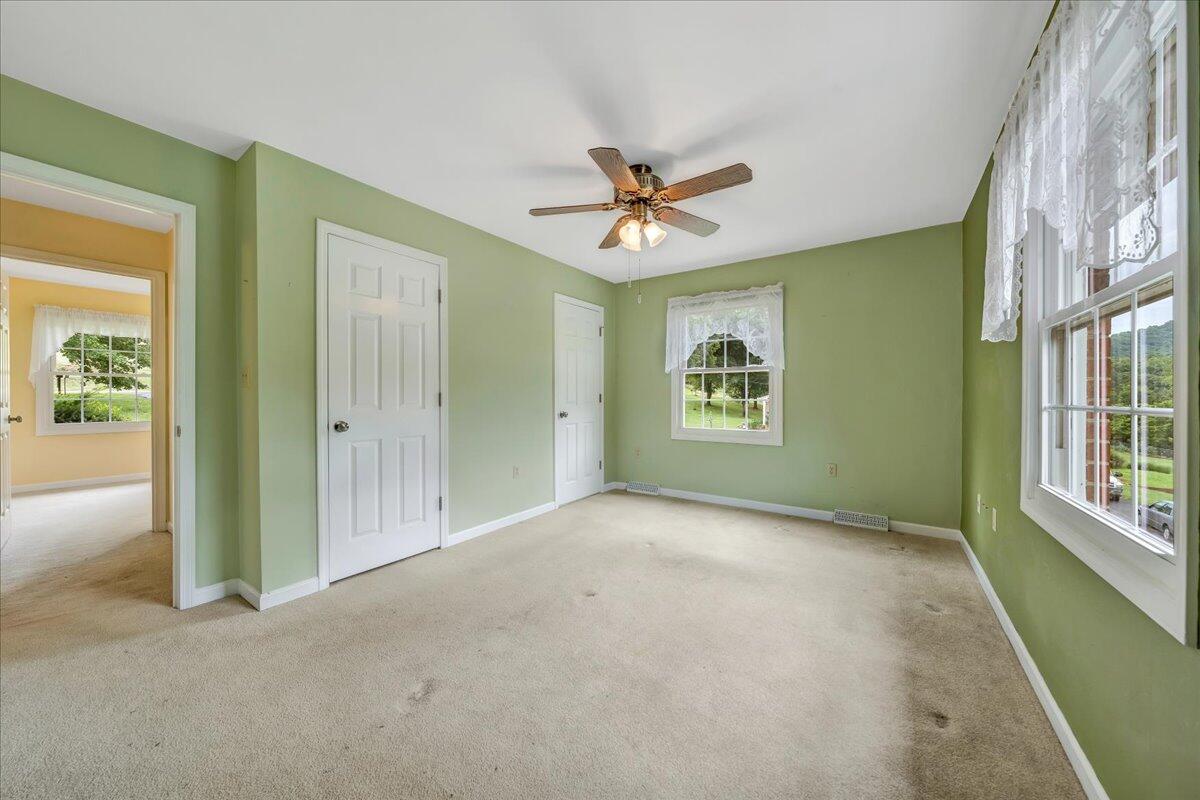 1066 Coopers Cove Road Hardy, VA 24101 - Photo 17 of 33 Owners Suite