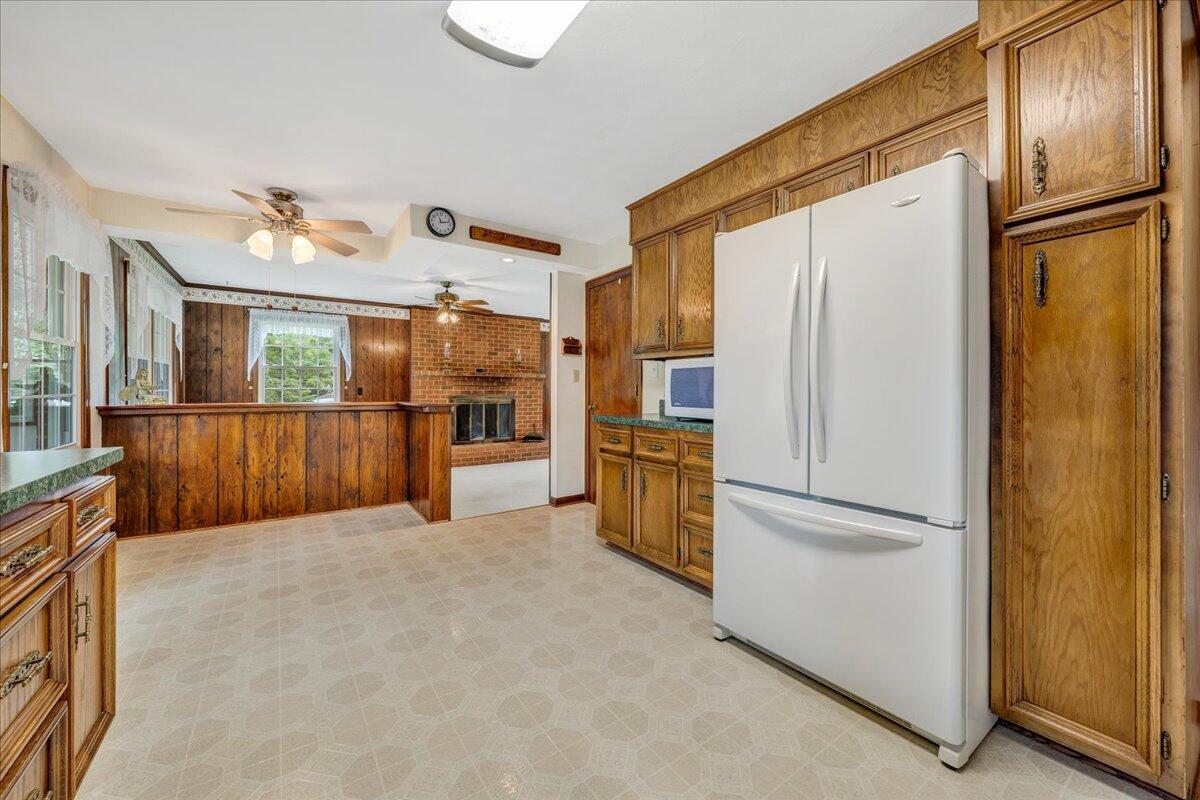 1066 Coopers Cove Road Hardy, VA 24101 - Photo 9 of 33 27-MIB00958