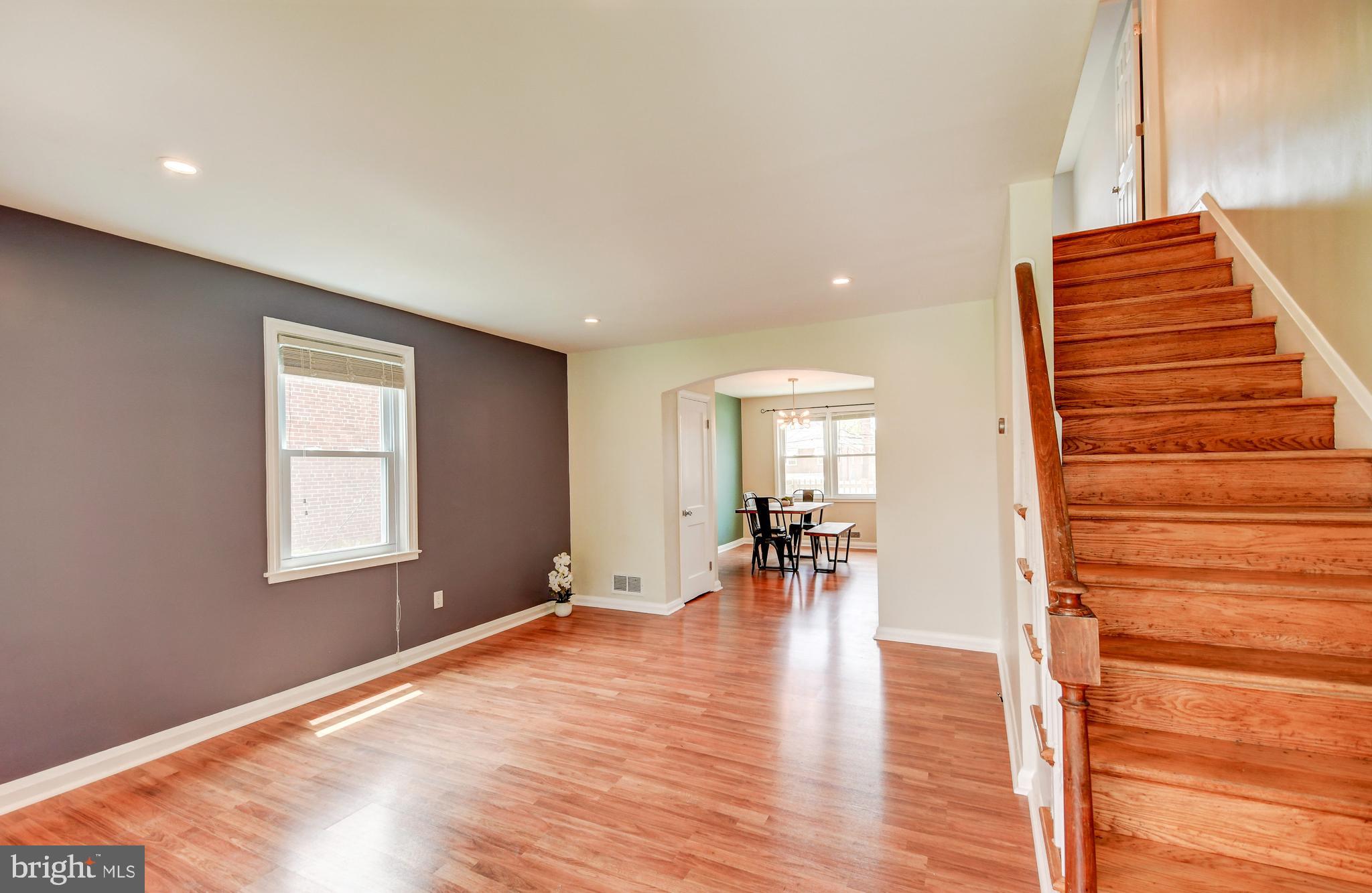 8324 Hillendale Road Baltimore, MD 21234 - Photo 4 of 41 Living Room