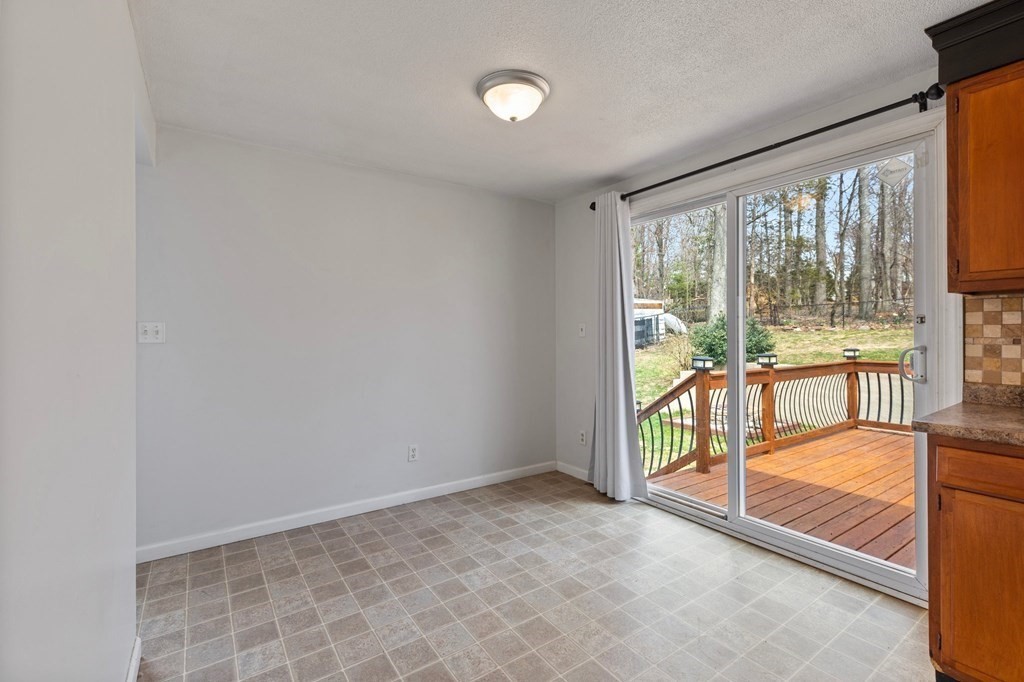 151 Garnet Street Springfield, MA 01129 - Photo 14 of 41