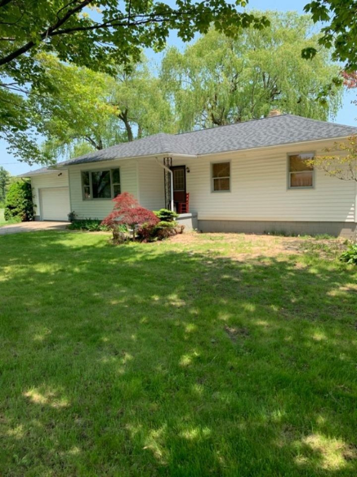 5282 Whitehall Road Muskegon, MI 49445 - Photo 1 of 43 Front