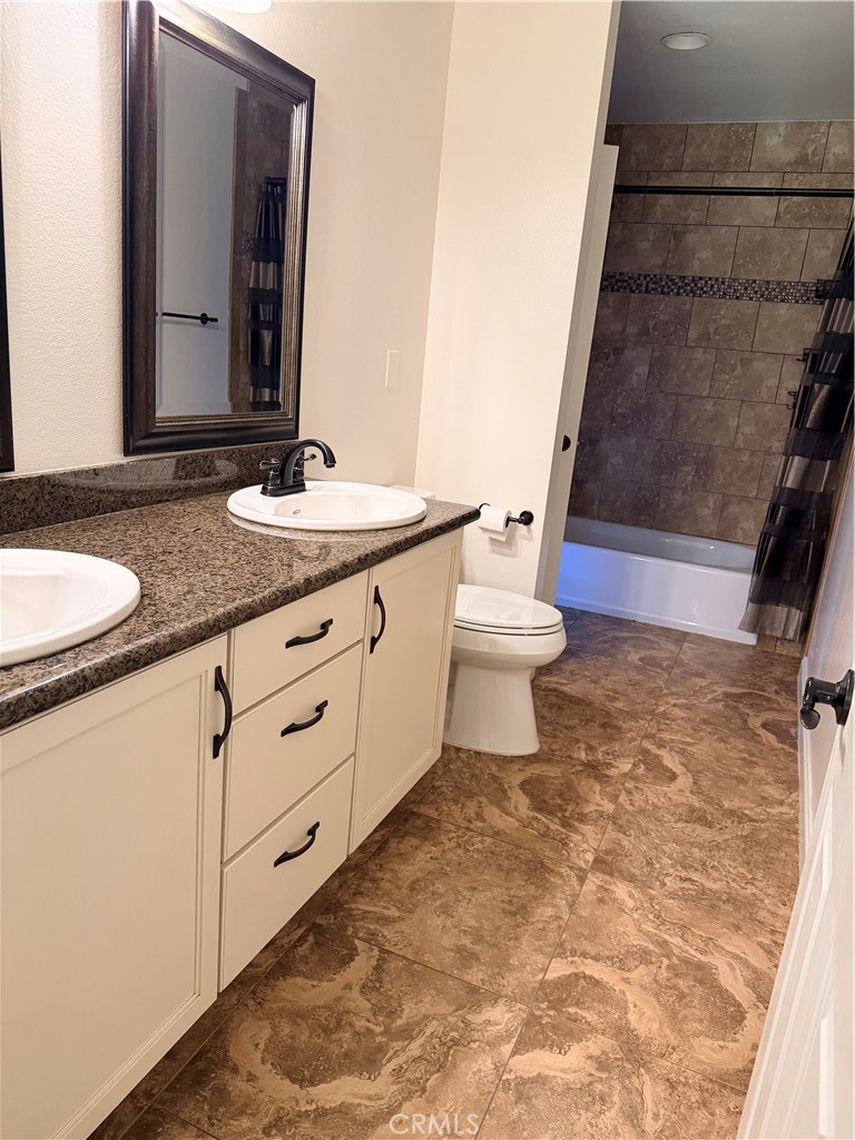 400 South Flower, Unit 94 Orange, CA 92868 - Photo 6 of 9 Primary bathroom
