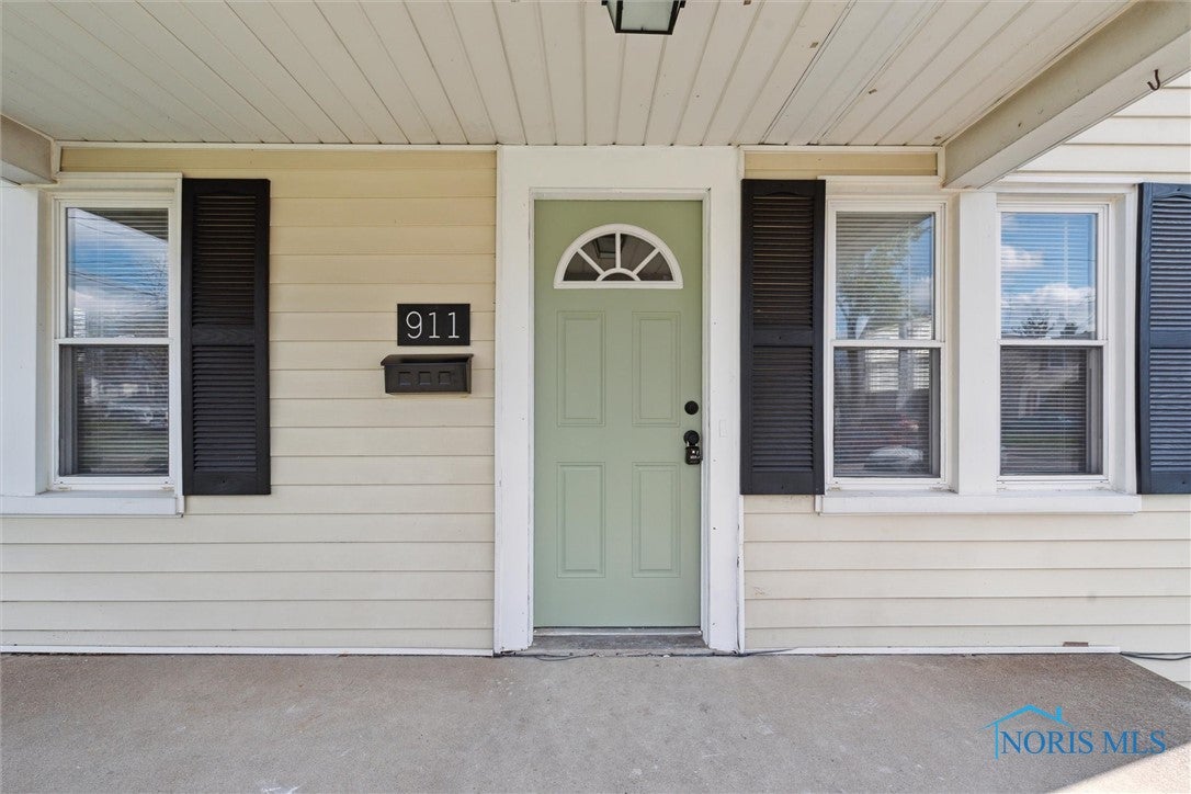 911 Alvison Road Toledo, OH 43612 - Photo 4 of 37 Gallery Image 4