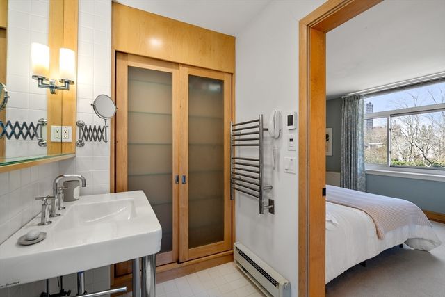 a en suite bathroom with a sink and a mirror