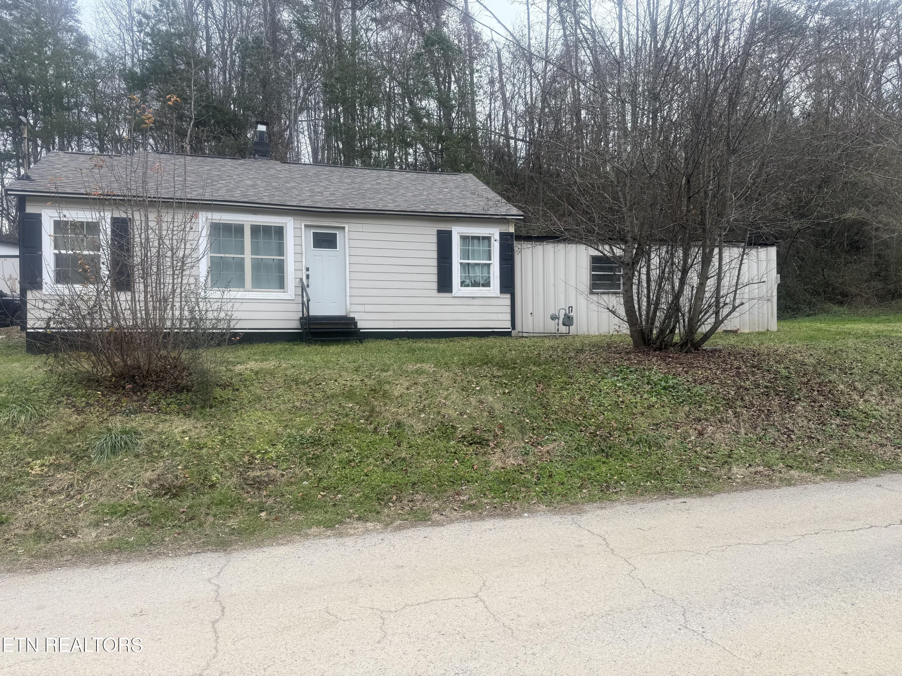 613 Baumgartner Road Harriman, TN 37748 - Photo 2 of 5 613 Baumgartner Rd, Harriman