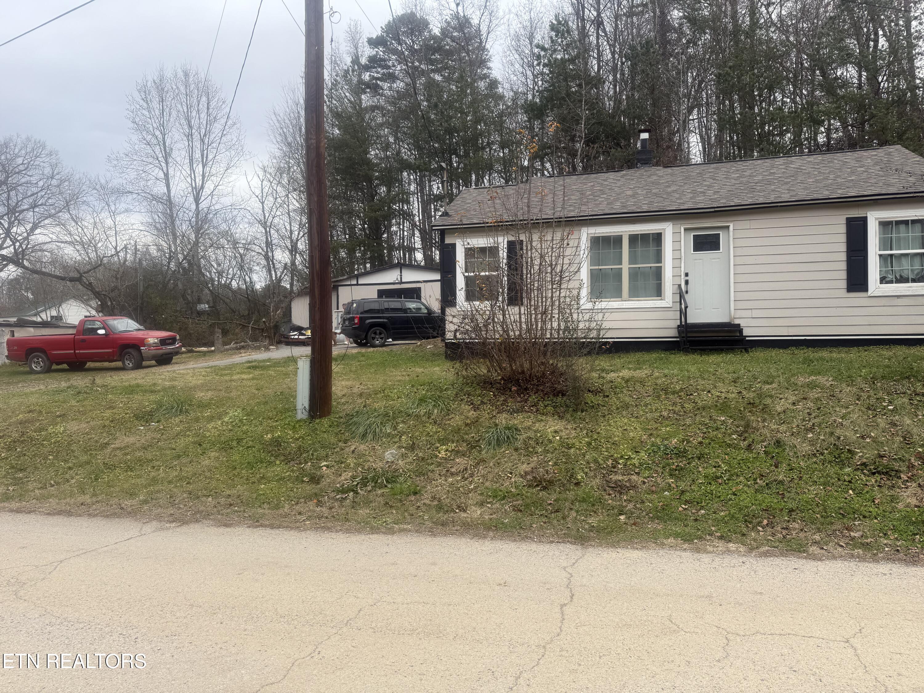 613 Baumgartner Road Harriman, TN 37748 - Photo 5 of 5 IMG_2726