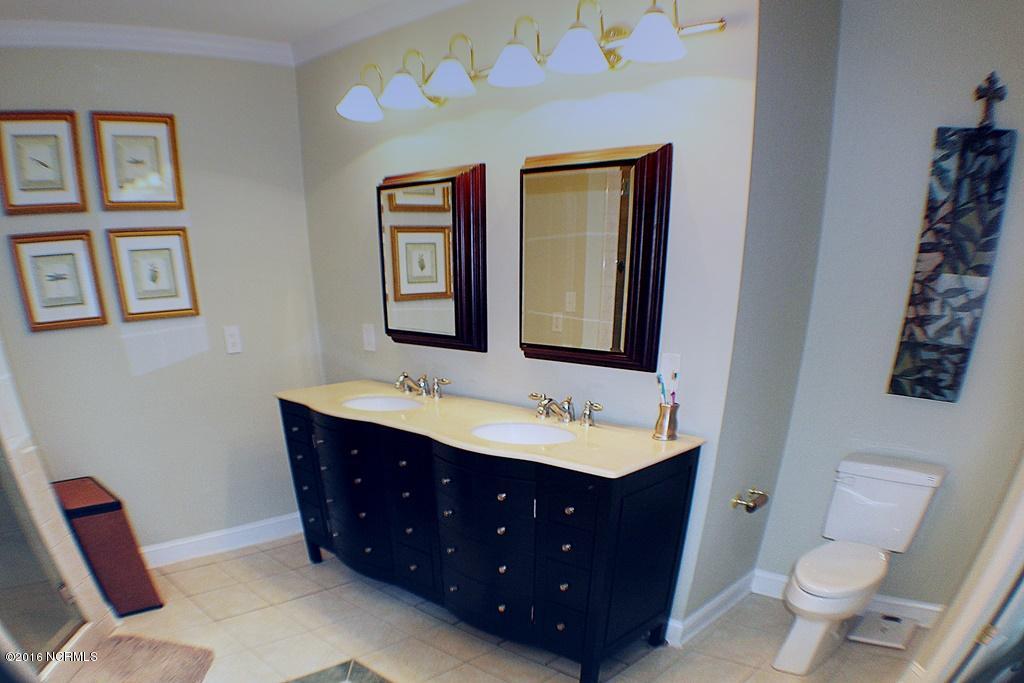 106 South Reed Drive Washington, NC 27889 - Photo 17 of 44 017 masterbath2