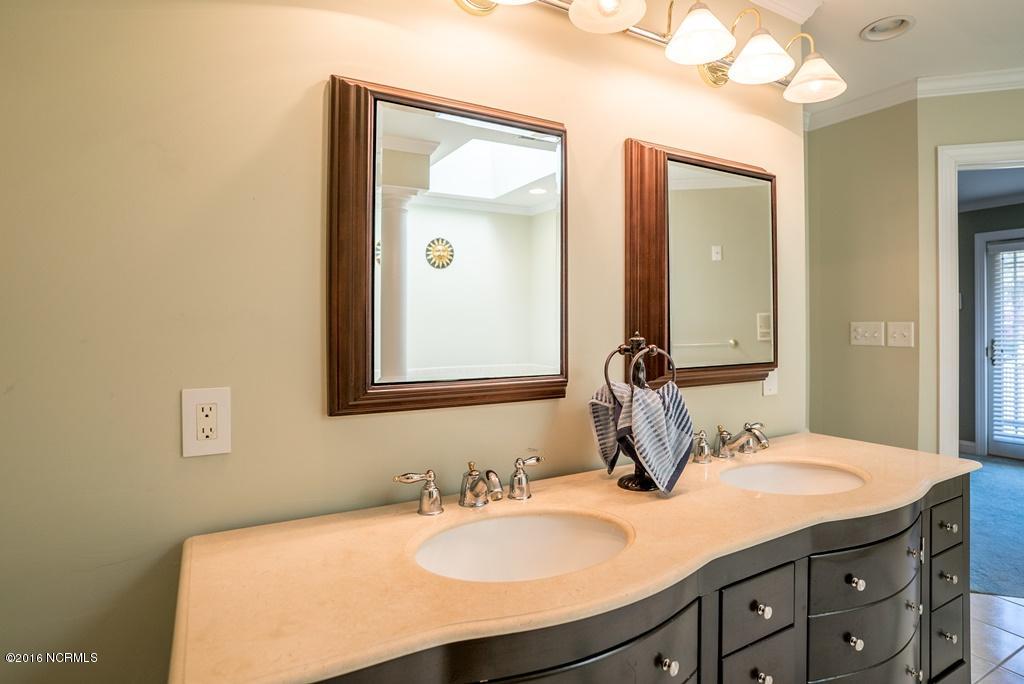 106 South Reed Drive Washington, NC 27889 - Photo 18 of 44 018 MasterBath