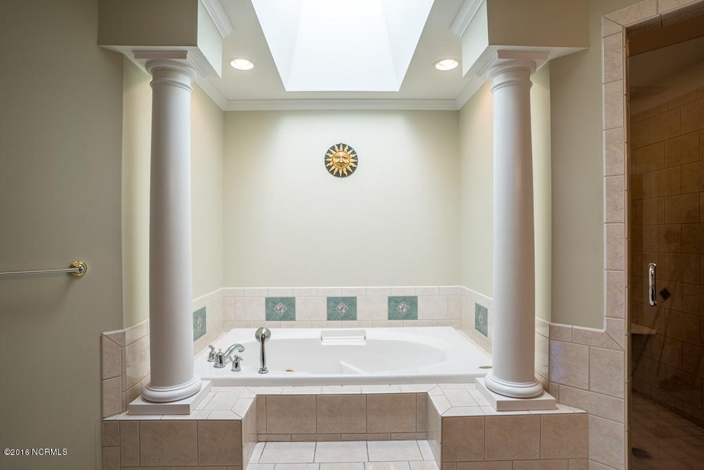 106 South Reed Drive Washington, NC 27889 - Photo 19 of 44 019 MasterBath