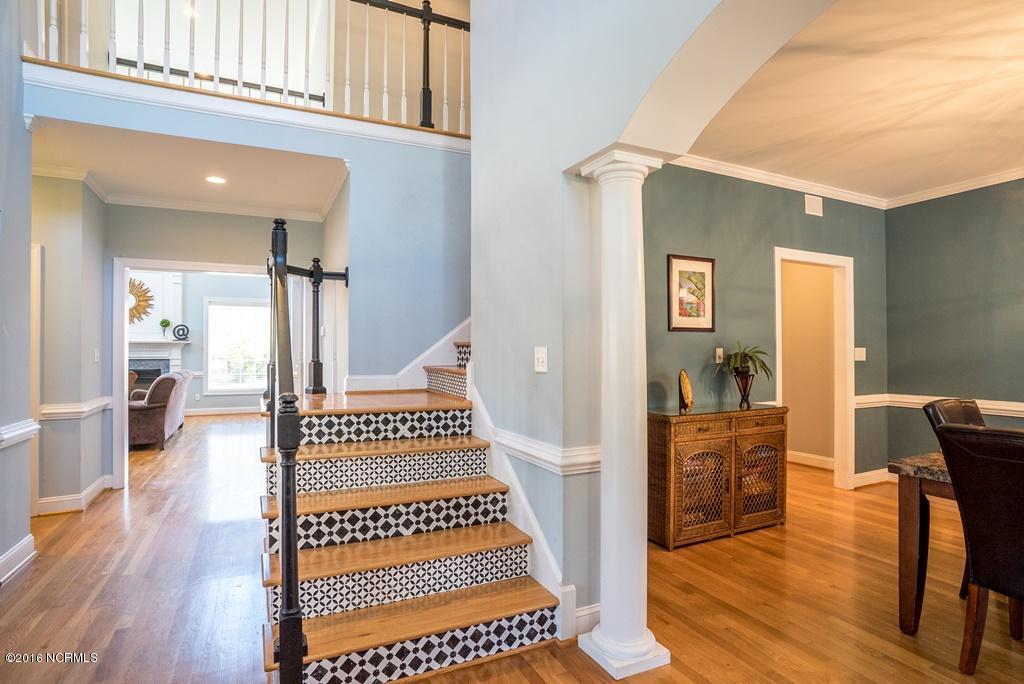 106 South Reed Drive Washington, NC 27889 - Photo 2 of 44 002 Foyer