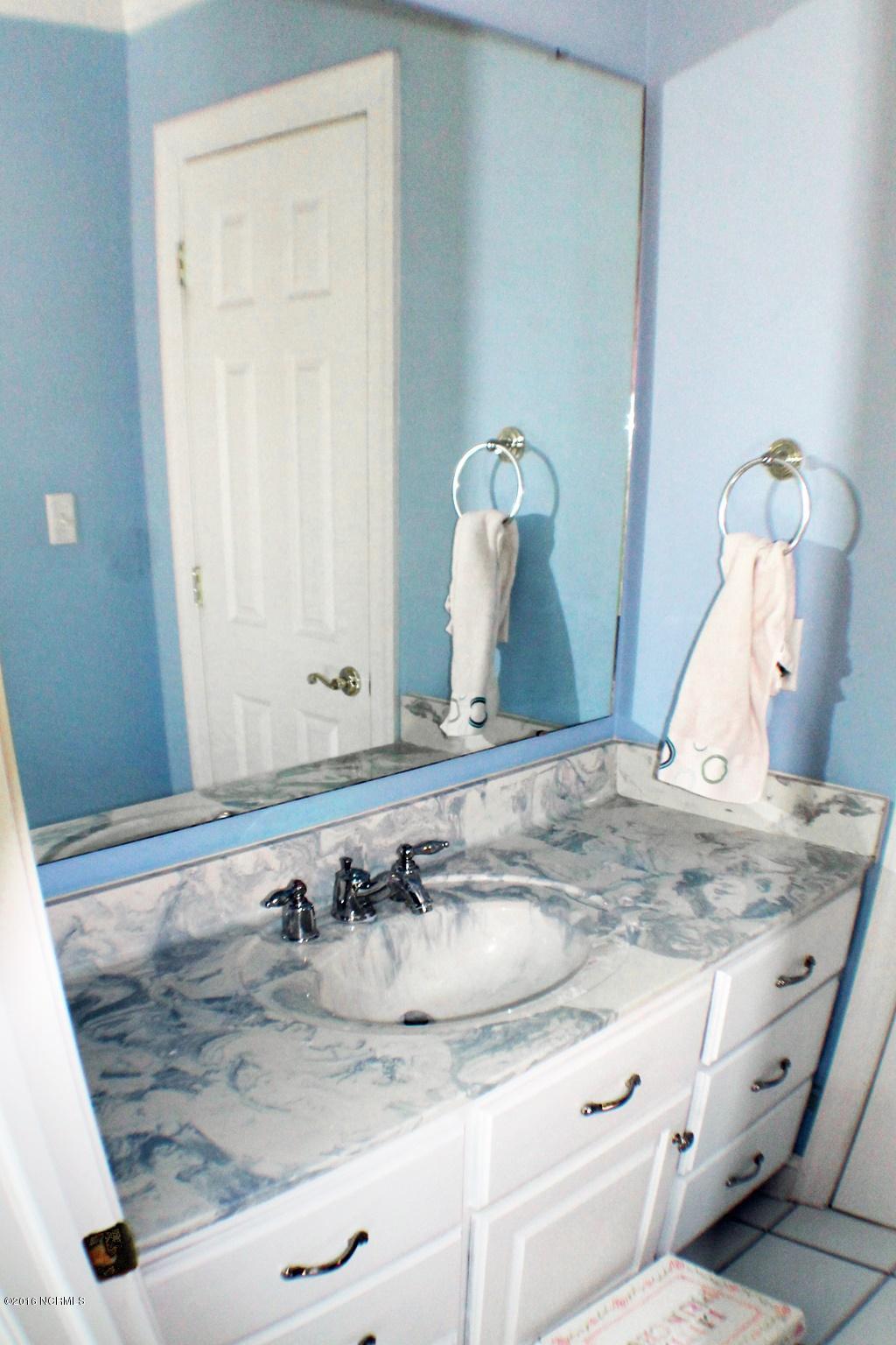 106 South Reed Drive Washington, NC 27889 - Photo 22 of 44 021bathroom2