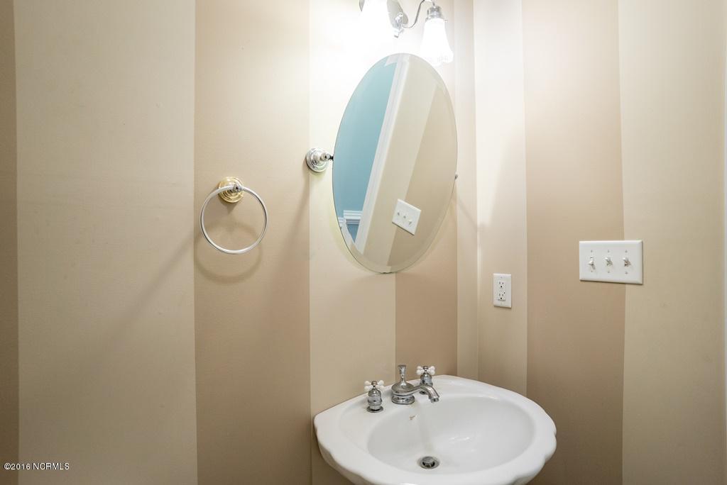 106 South Reed Drive Washington, NC 27889 - Photo 24 of 44 023 HallBath