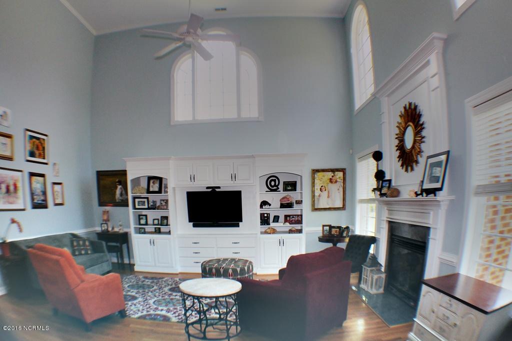 106 South Reed Drive Washington, NC 27889 - Photo 6 of 44 006 livingroom2
