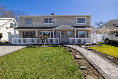 $975,000 | 25 Cobalt Lane, Westbury, NY 11590